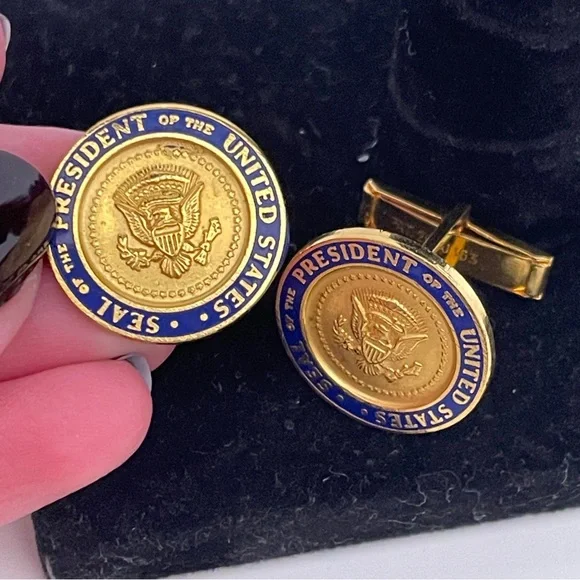 Vintage GERLAD R FORD Presidential Seal Gold Tone Made in USA Men's Cuff Links